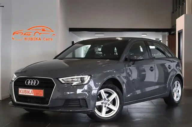 Photo 1 : Audi A3 2019 Petrol