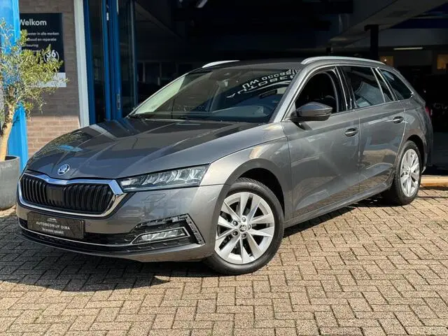 Photo 1 : Skoda Octavia 2022 Petrol