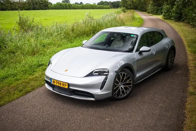 Photo 1 : Porsche Taycan 2021 Électrique