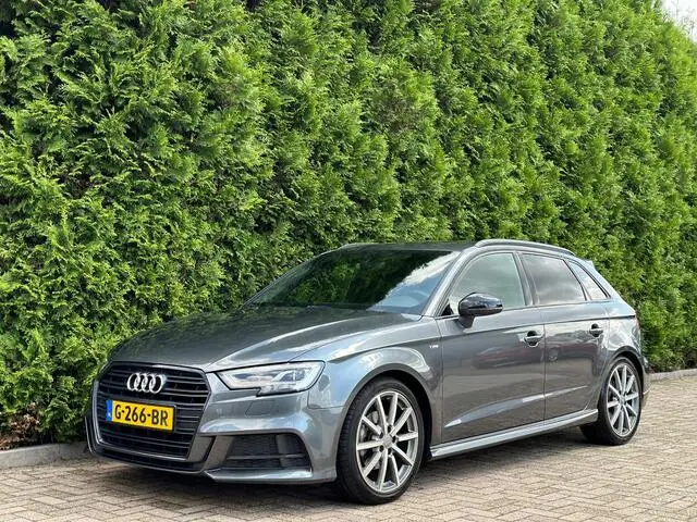 Photo 1 : Audi A3 2019 Essence