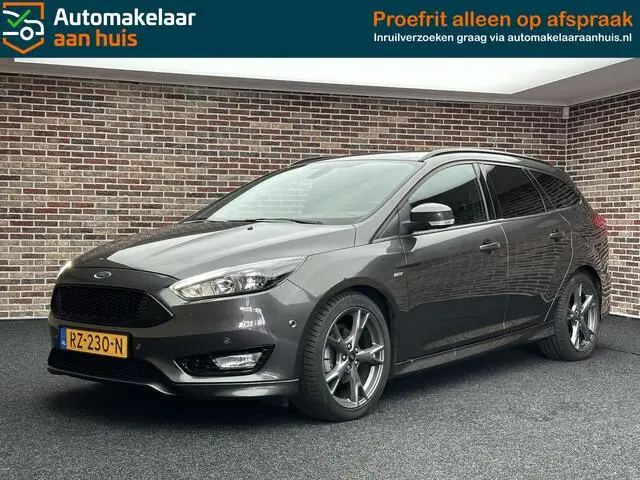 Photo 1 : Ford Focus 2018 Petrol