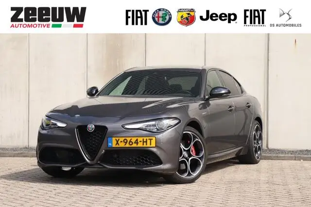 Photo 1 : Alfa Romeo Giulia 2022 Essence