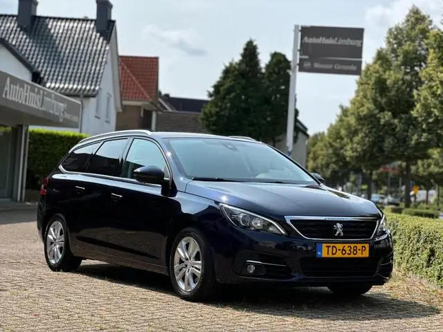 Photo 1 : Peugeot 308 2018 Petrol