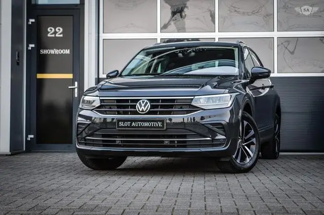 Photo 1 : Volkswagen Tiguan 2020 Essence