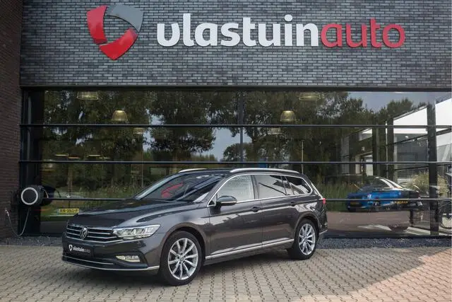 Photo 1 : Volkswagen Passat 2021 Petrol