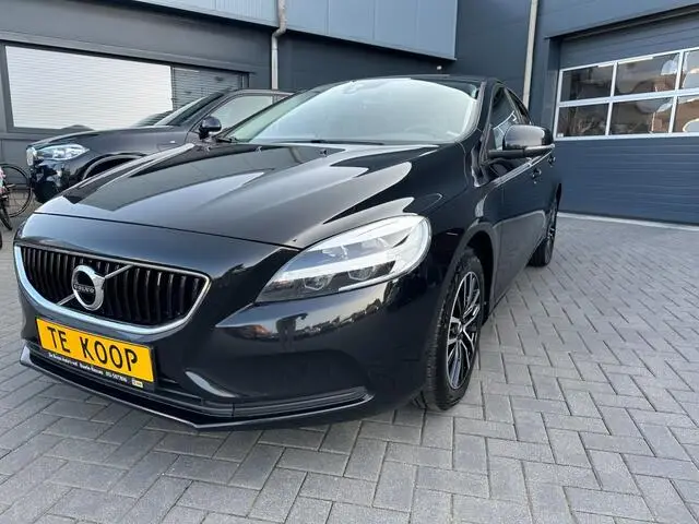 Photo 1 : Volvo V40 2019 Petrol