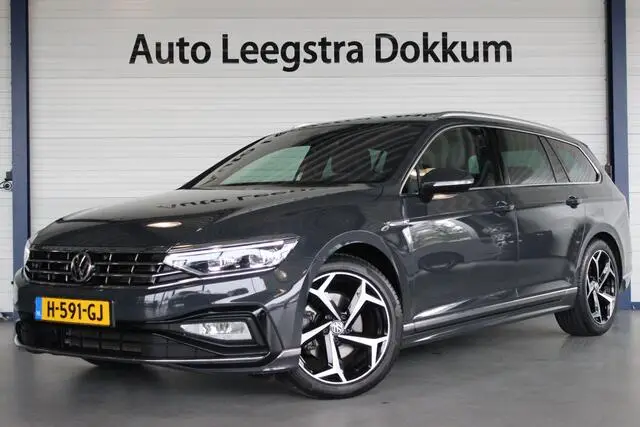 Photo 1 : Volkswagen Passat 2020 Essence