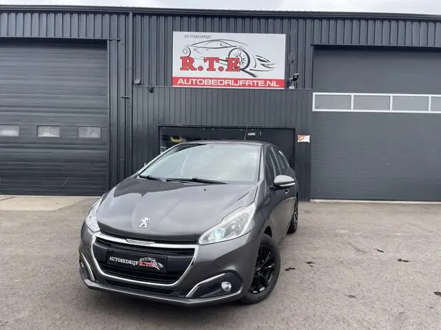 Photo 1 : Peugeot 208 2018 Petrol