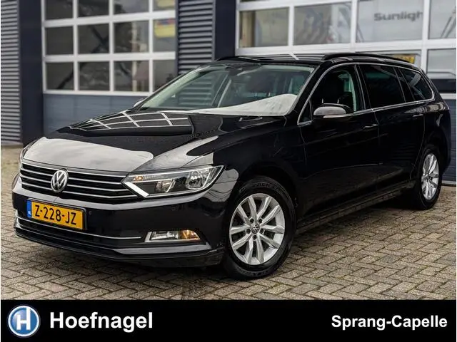 Photo 1 : Volkswagen Passat 2019 Essence