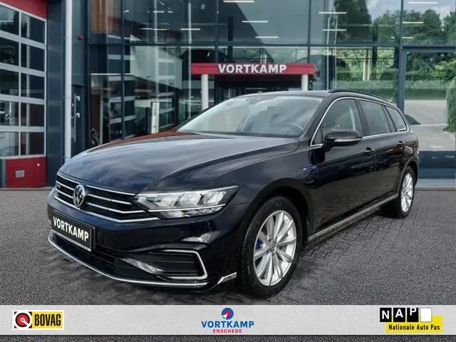 Photo 1 : Volkswagen Passat 2020 Hybrid