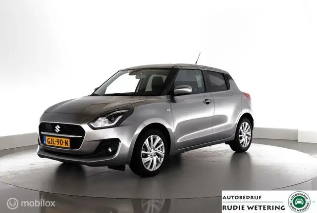 Photo 1 : Suzuki Swift 2023 Petrol