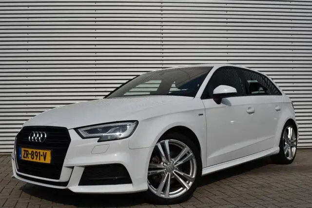 Photo 1 : Audi A3 2019 Essence