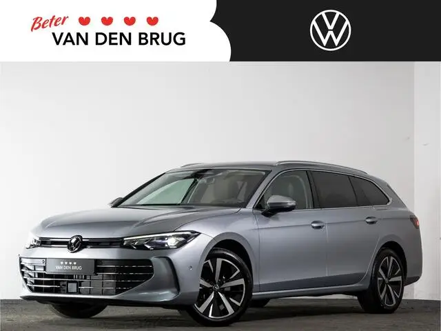 Photo 1 : Volkswagen Passat 2024 Petrol