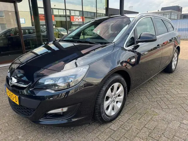 Photo 1 : Opel Astra 2015 Petrol