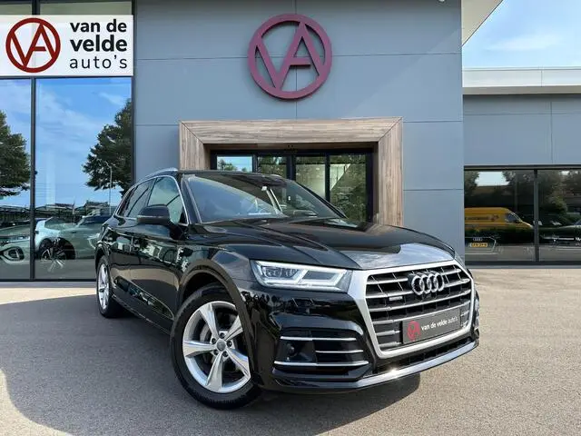 Photo 1 : Audi Q5 2020 Hybrid