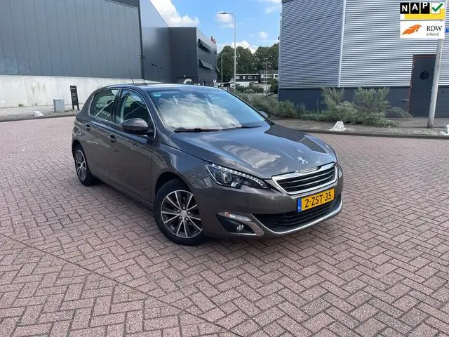 Photo 1 : Peugeot 308 2015 Petrol