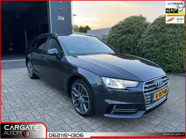 Photo 1 : Audi A4 2018 Diesel