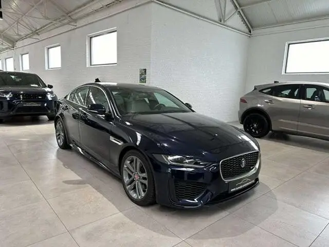 Photo 1 : Jaguar Xe 2020 Petrol