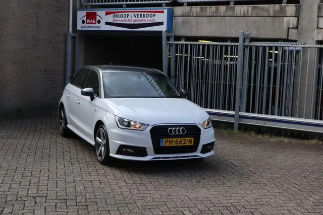 Photo 1 : Audi A1 2017 Petrol