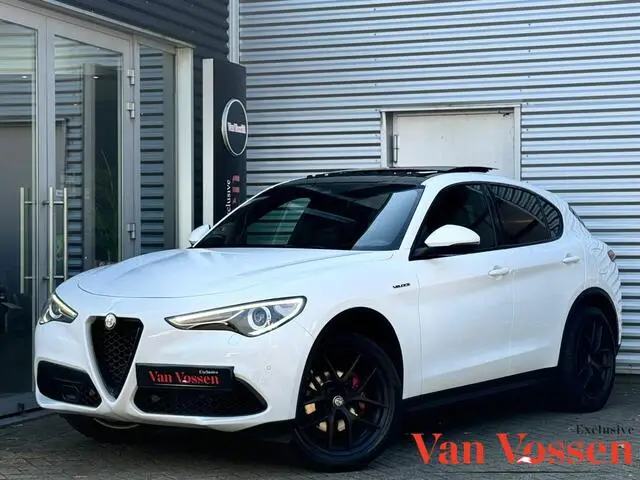 Photo 1 : Alfa Romeo Stelvio 2018 Petrol