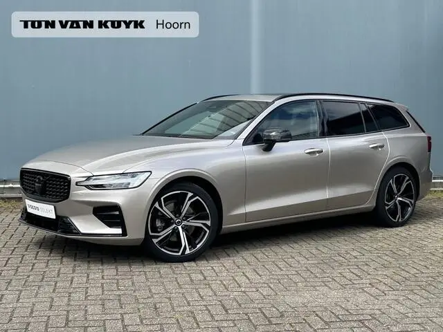 Photo 1 : Volvo V60 2023 Petrol