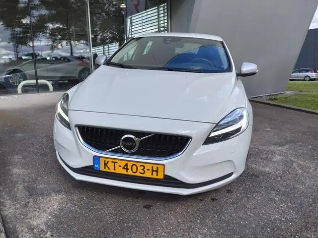 Photo 1 : Volvo V40 2016 Petrol