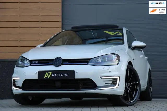 Photo 1 : Volkswagen Golf 2015 Hybrid