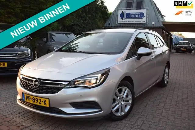 Photo 1 : Opel Astra 2017 Petrol