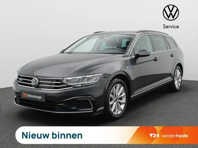 Photo 1 : Volkswagen Passat 2021 Hybride