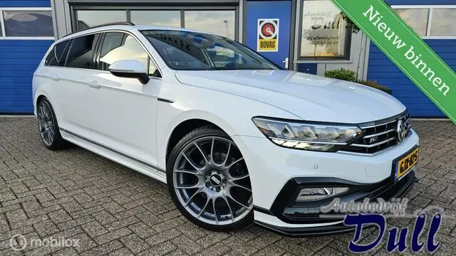 Photo 1 : Volkswagen Passat 2020 Essence