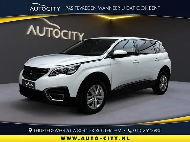 Photo 1 : Peugeot 5008 2019 Essence