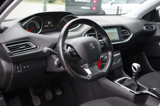 Photo 1 : Peugeot 308 2015 Essence