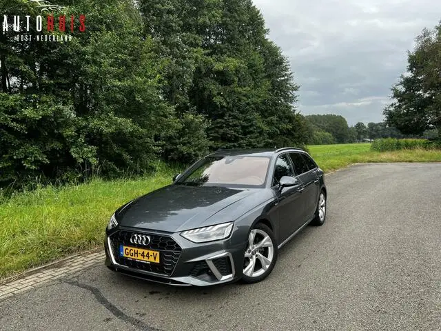 Photo 1 : Audi A4 2019 Essence