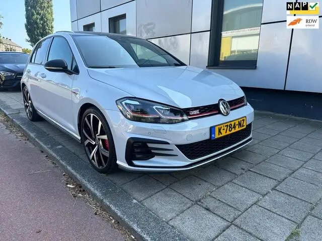 Photo 1 : Volkswagen Golf 2018 Petrol