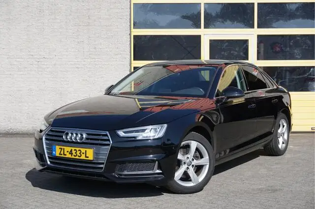 Photo 1 : Audi A4 2019 Hybrid