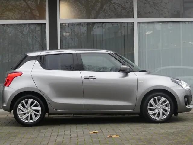 Photo 1 : Suzuki Swift 2023 Hybrid