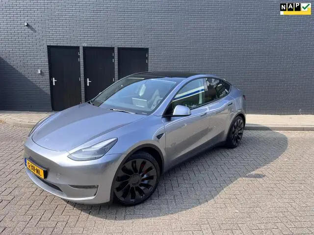 Photo 1 : Tesla Model Y 2023 Électrique