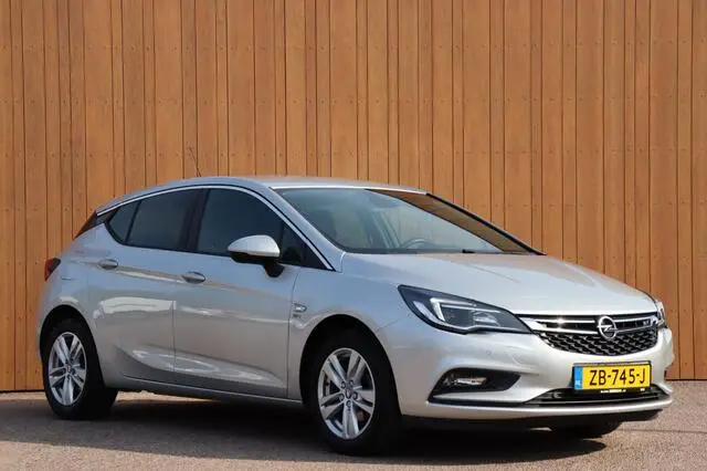 Photo 1 : Opel Astra 2019 Essence