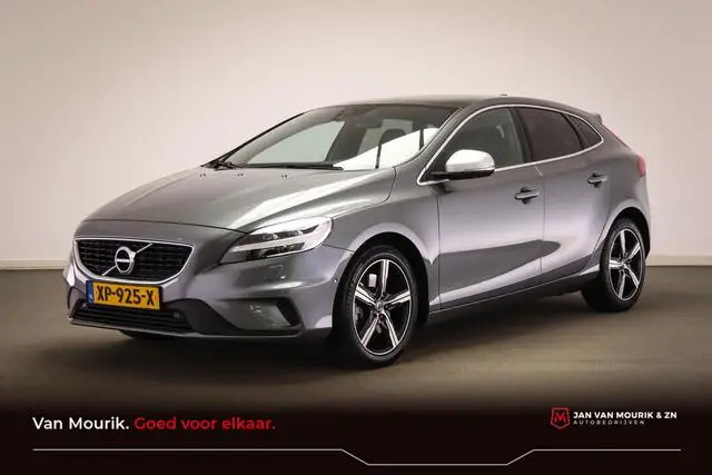 Photo 1 : Volvo V40 2019 Essence