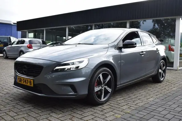 Photo 1 : Volvo V40 2018 Petrol