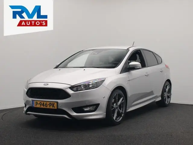 Photo 1 : Ford Focus 2018 Petrol