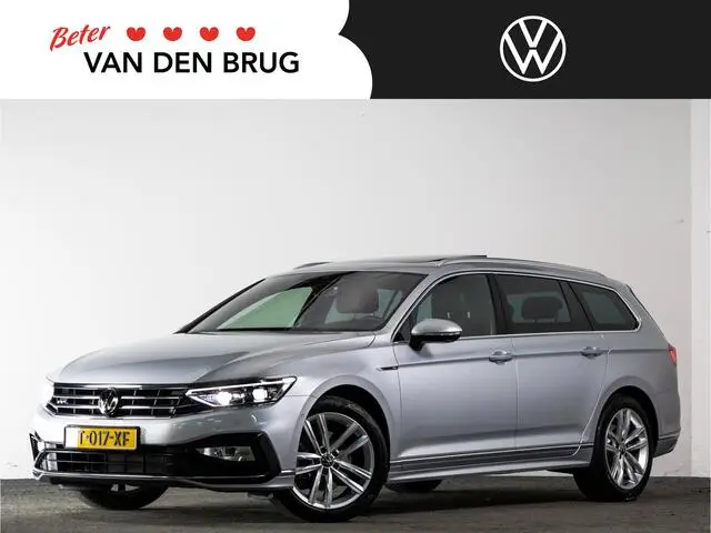 Photo 1 : Volkswagen Passat 2023 Essence