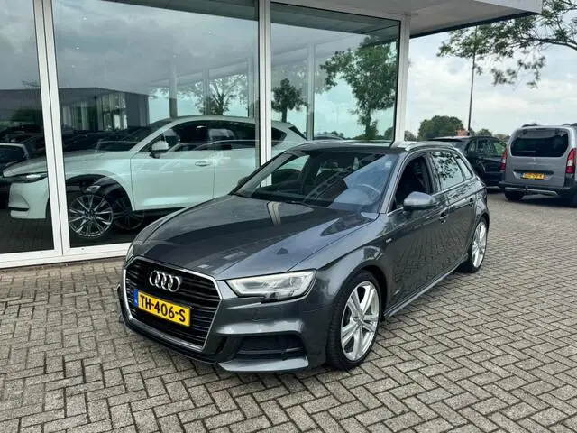 Photo 1 : Audi A3 2018 Essence