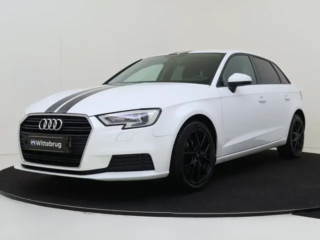 Photo 1 : Audi A3 2018 Petrol