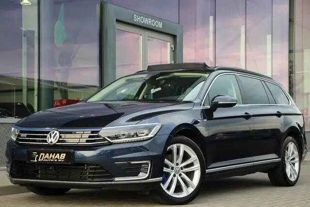 Photo 1 : Volkswagen Passat 2017 Hybride