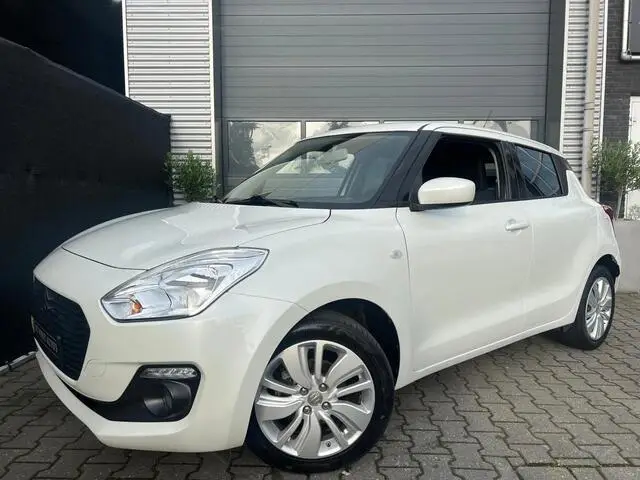 Photo 1 : Suzuki Swift 2018 Essence