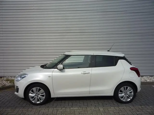 Photo 1 : Suzuki Swift 2019 Petrol