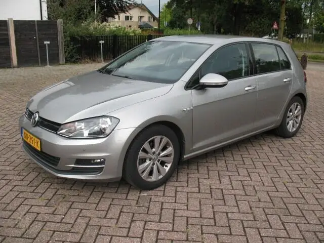 Photo 1 : Volkswagen Golf 2017 Petrol