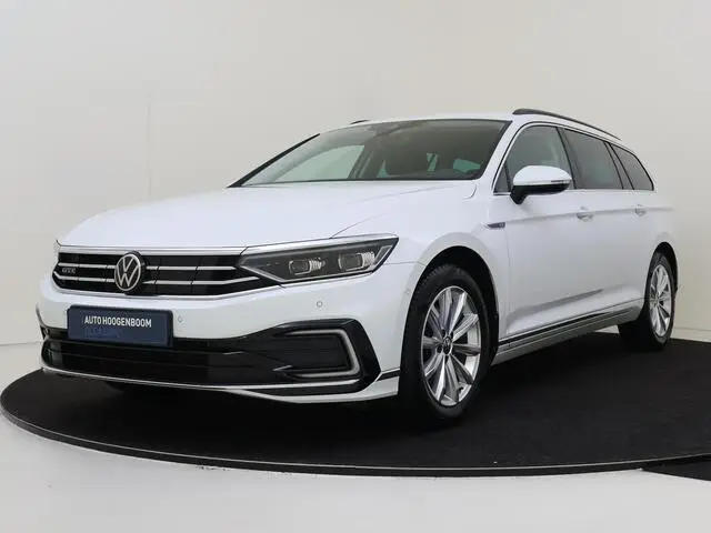 Photo 1 : Volkswagen Passat 2021 Hybride