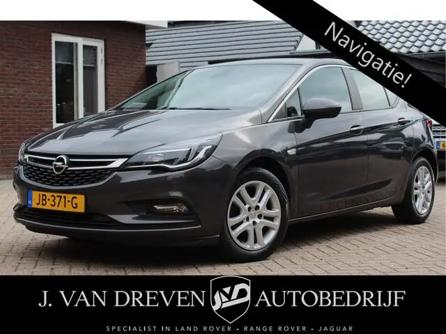 Photo 1 : Opel Astra 2016 Petrol